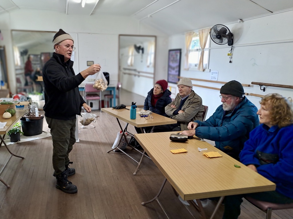 Organiser Lloyd Sharp giving tips for growing Jerusalem artichoke