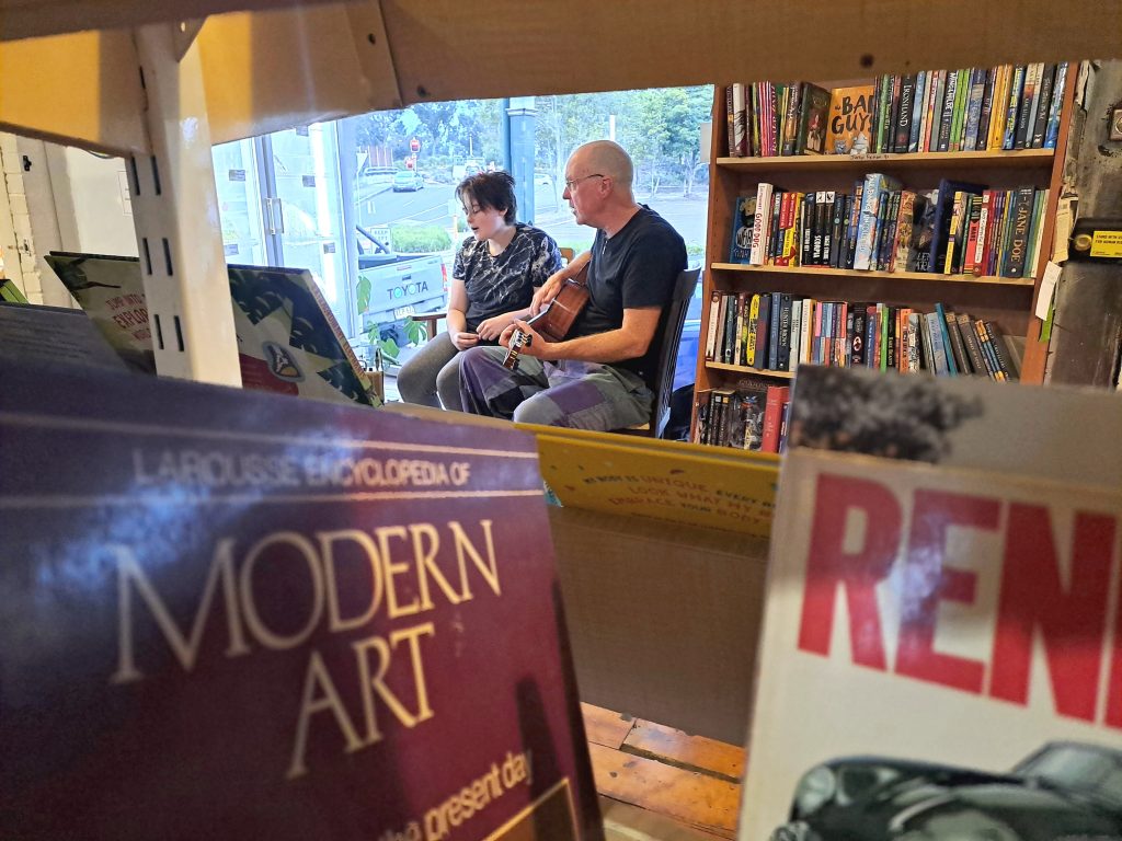 live music at roseyravelston in lawson